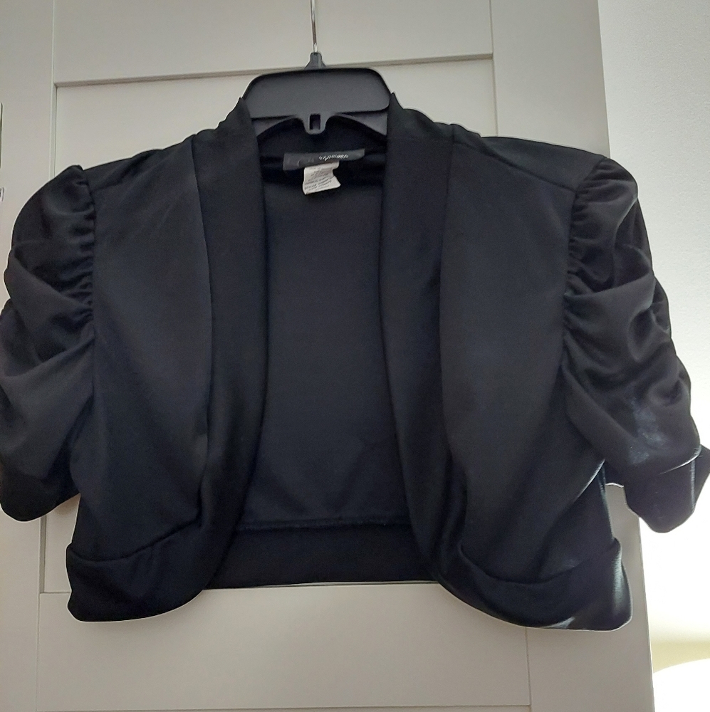 Women's Black Short Sleeved Shrug